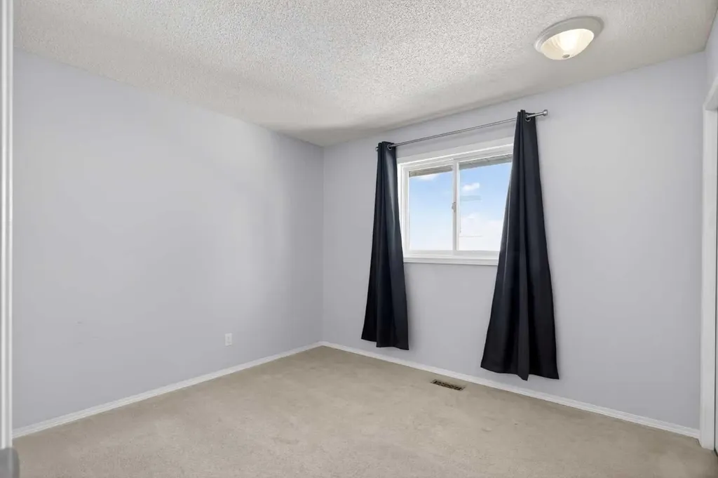 60 Scandia Hill NW Calgary AB T3L 1T8
