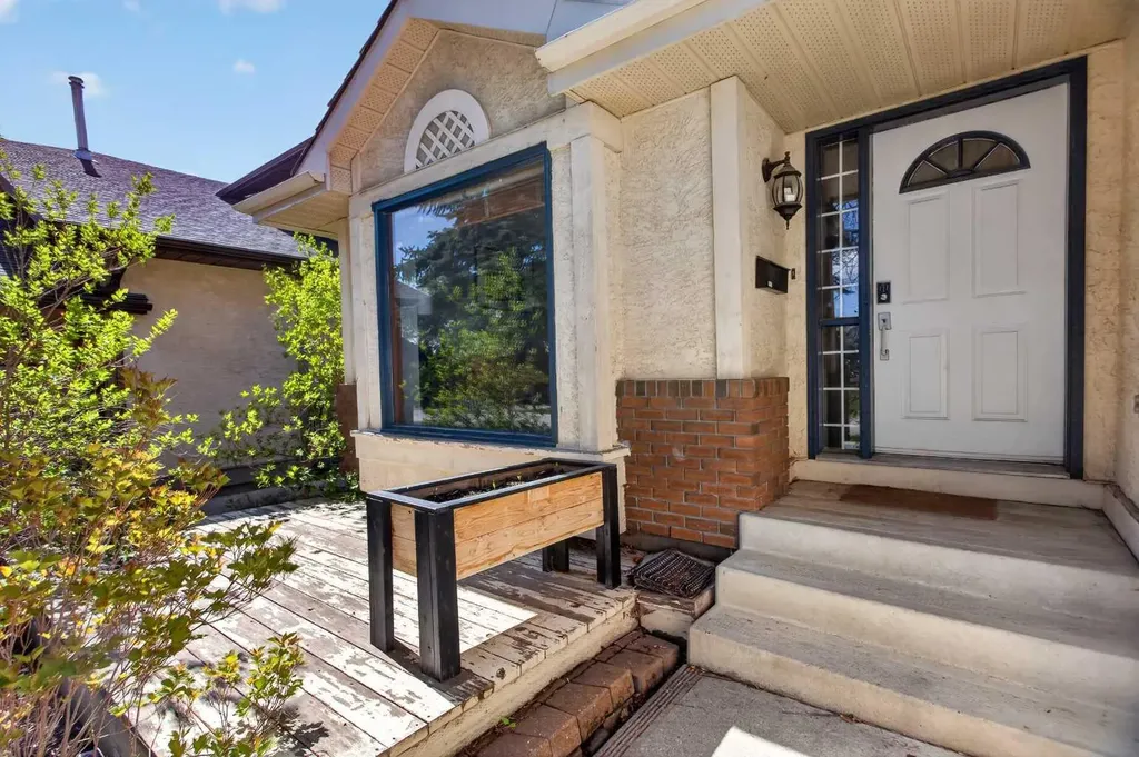 60 Scandia Hill NW Calgary AB T3L 1T8