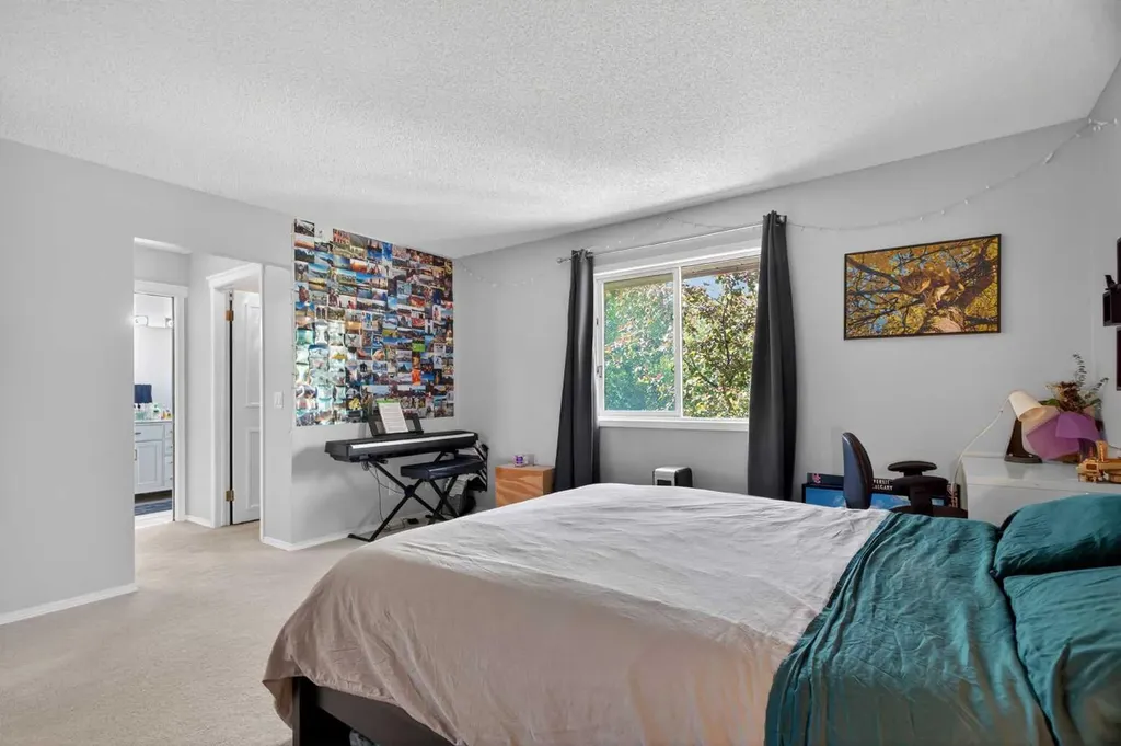 60 Scandia Hill NW Calgary AB T3L 1T8