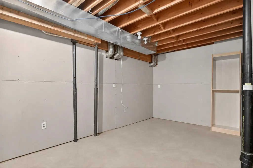 60 Scandia Hill NW Calgary AB T3L 1T8