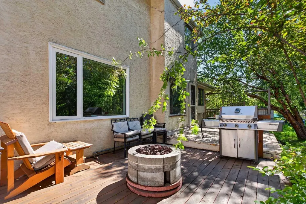 60 Scandia Hill NW Calgary AB T3L 1T8