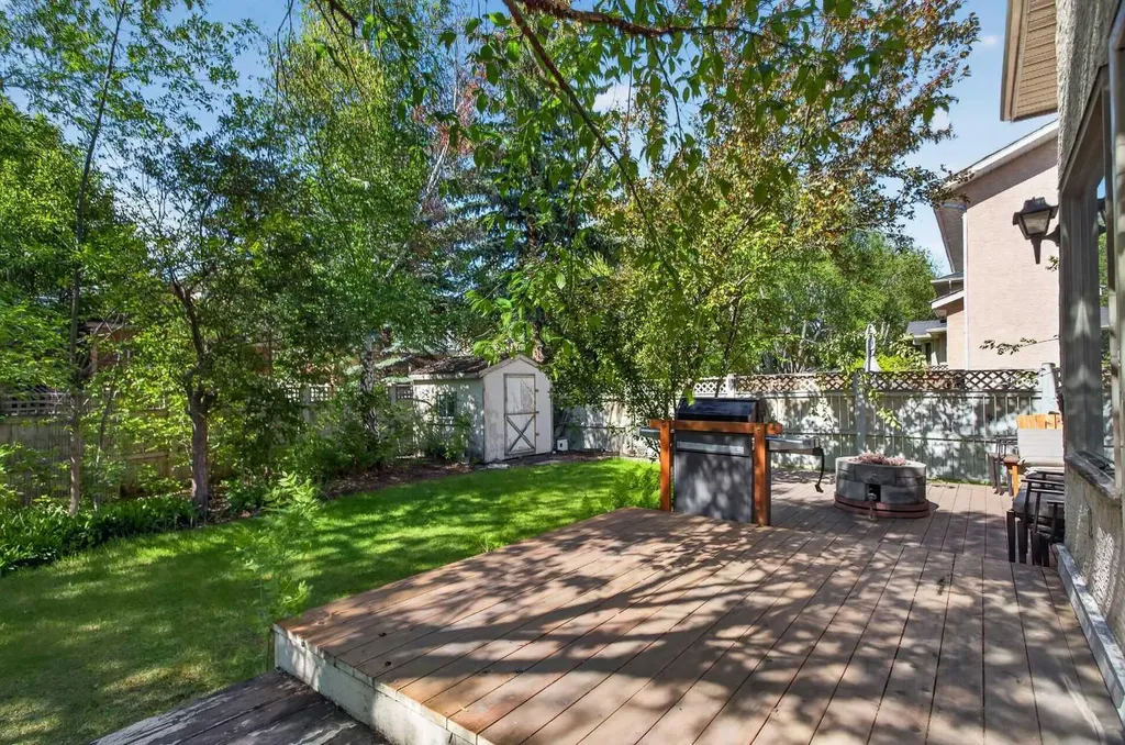 60 Scandia Hill NW Calgary AB T3L 1T8