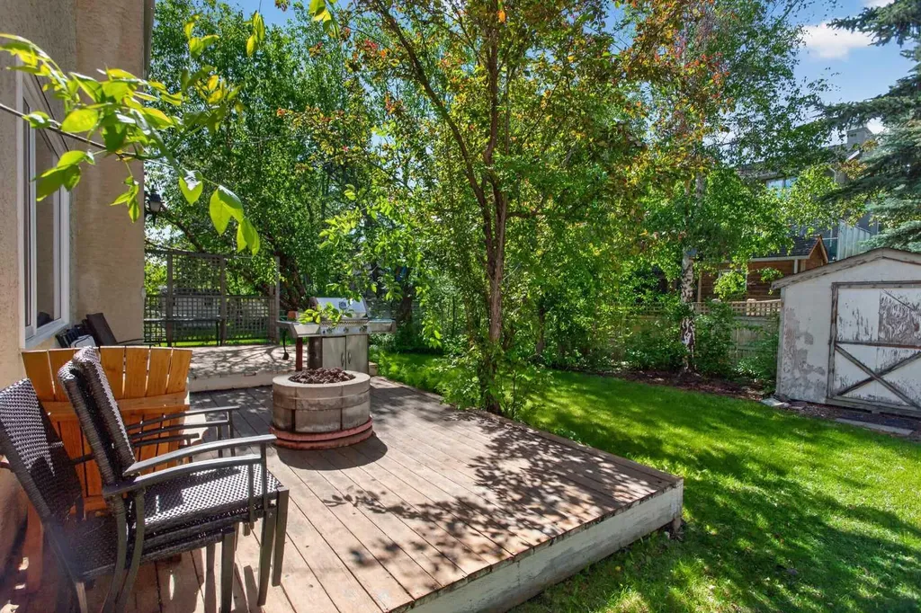 60 Scandia Hill NW Calgary AB T3L 1T8