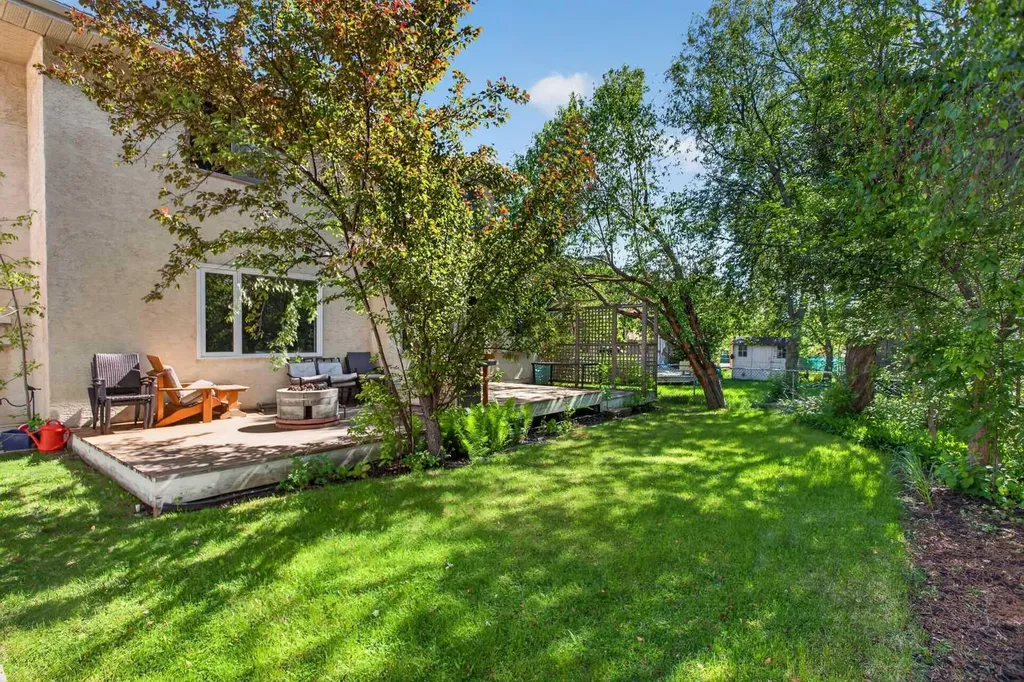 60 Scandia Hill NW Calgary AB T3L 1T8