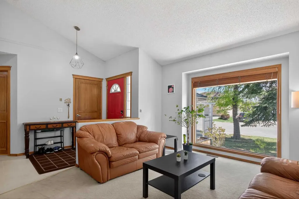 60 Scandia Hill NW Calgary AB T3L 1T8