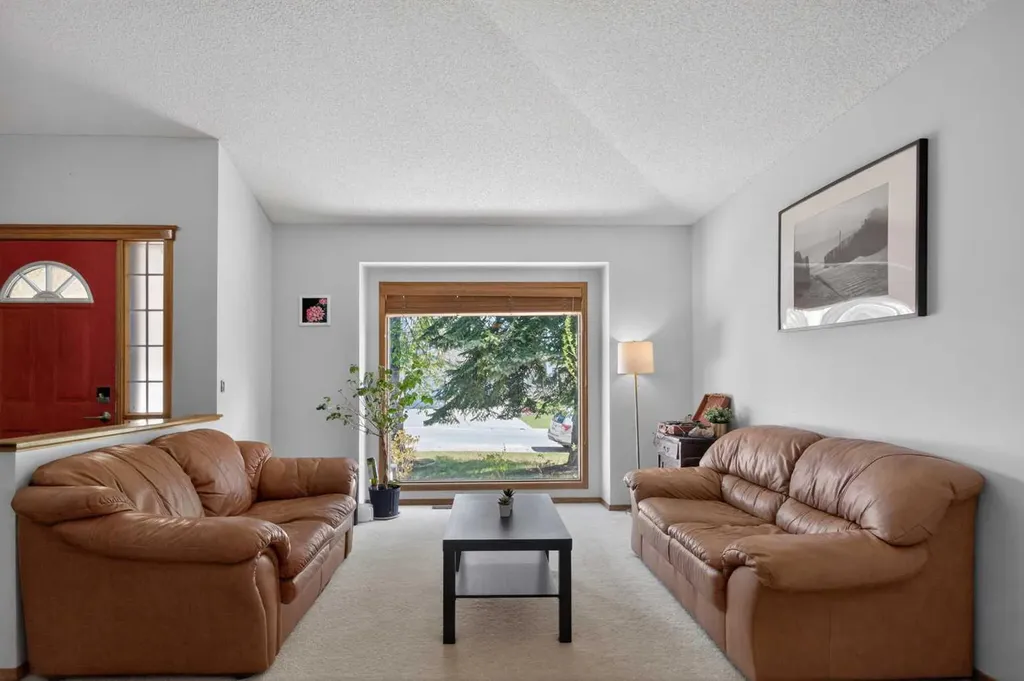 60 Scandia Hill NW Calgary AB T3L 1T8
