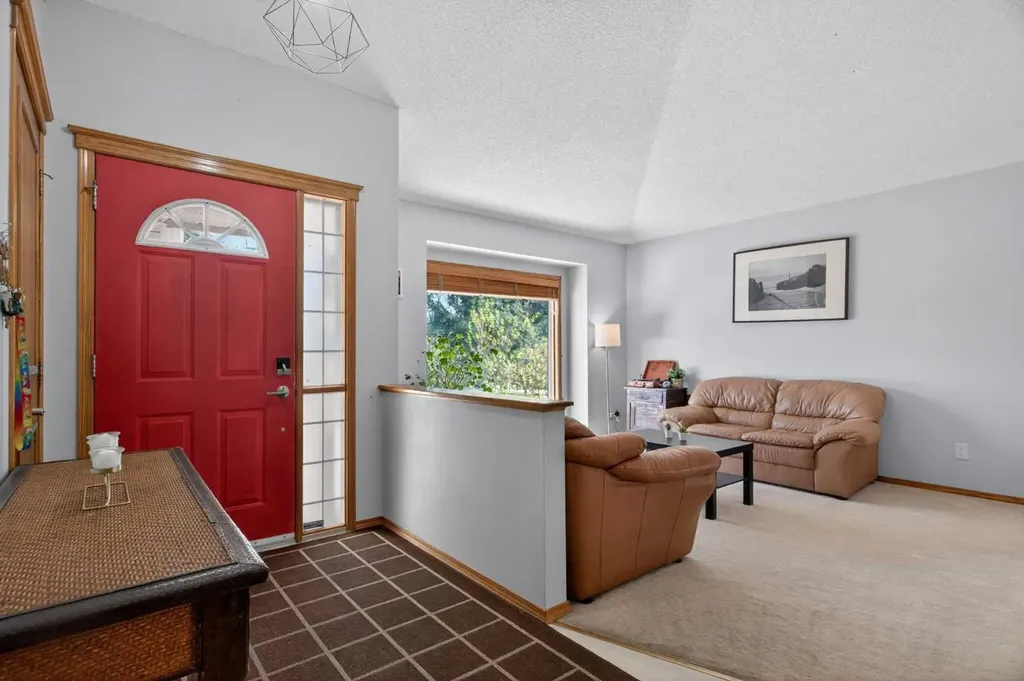 60 Scandia Hill NW Calgary AB T3L 1T8