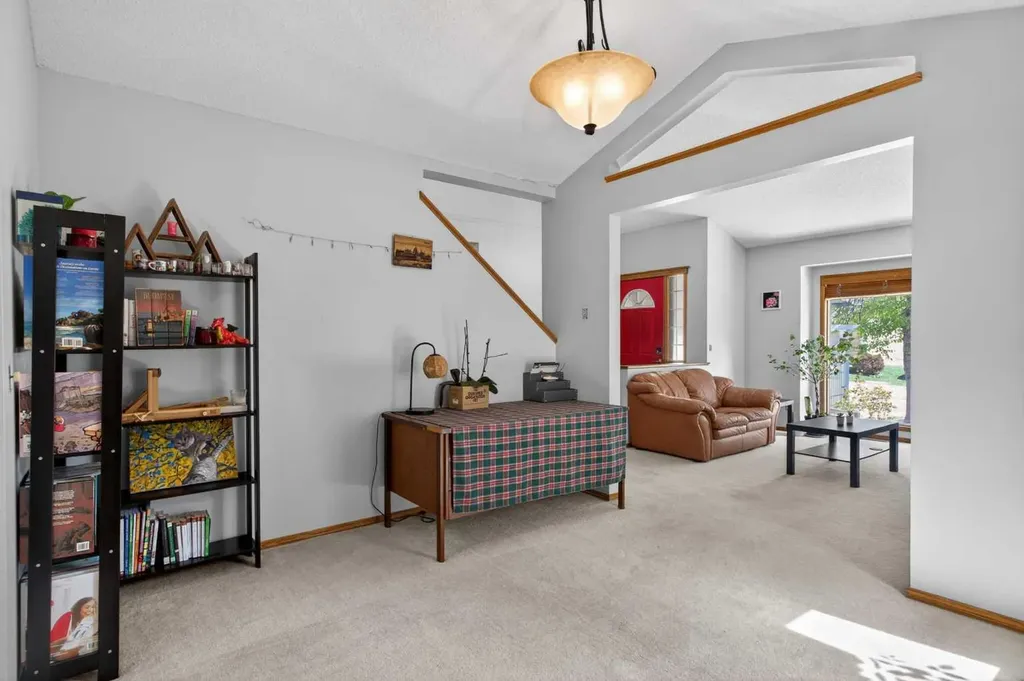 60 Scandia Hill NW Calgary AB T3L 1T8