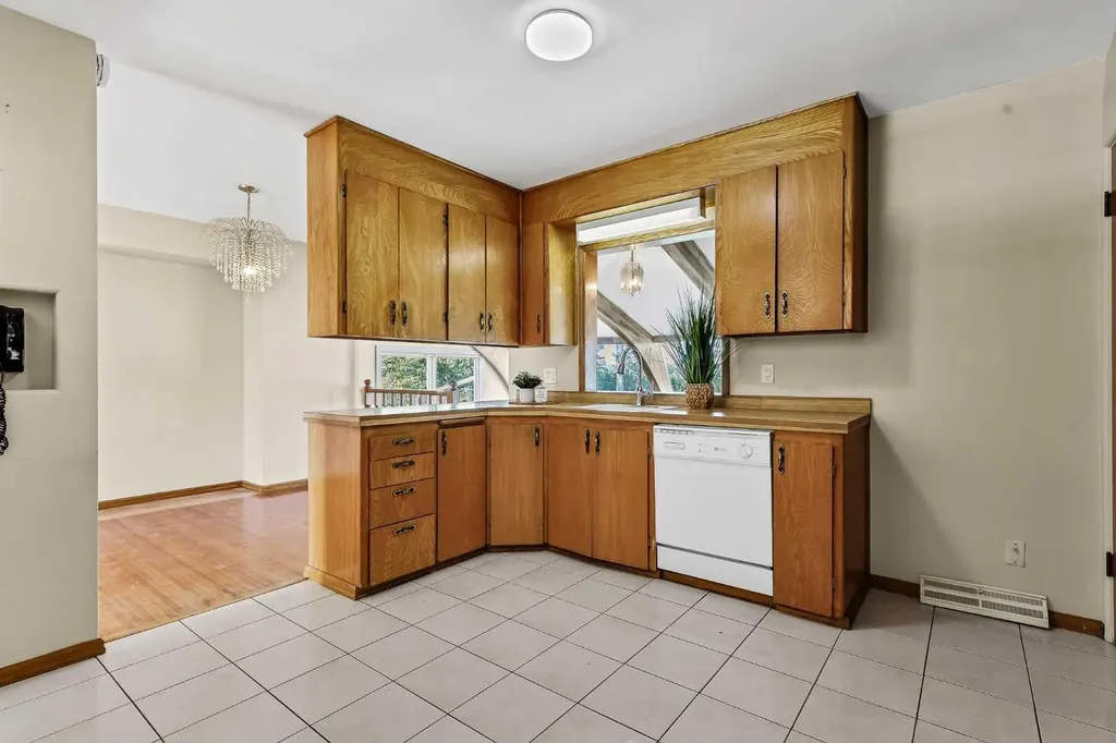 47 Clarendon Road NW Calgary AB T2L 0P2
