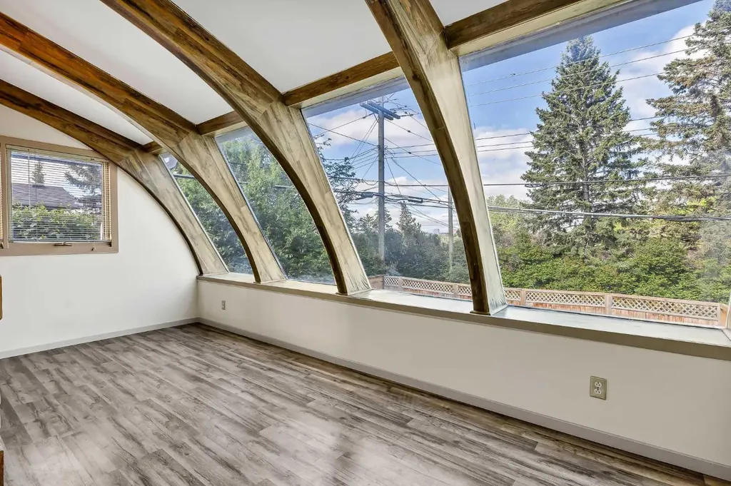 47 Clarendon Road NW Calgary AB T2L 0P2