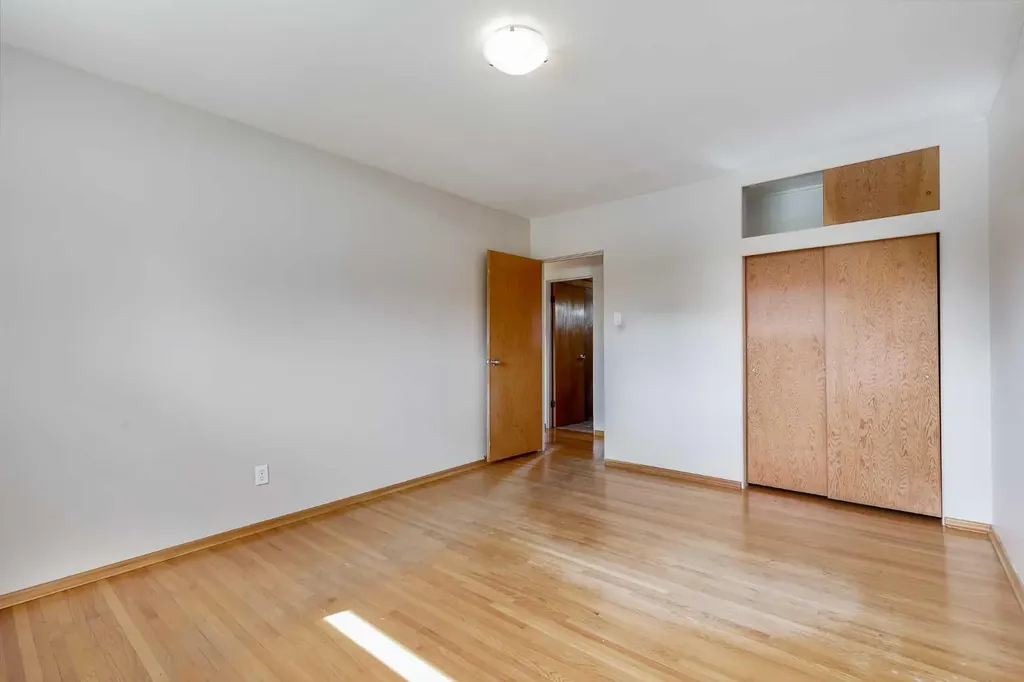 47 Clarendon Road NW Calgary AB T2L 0P2