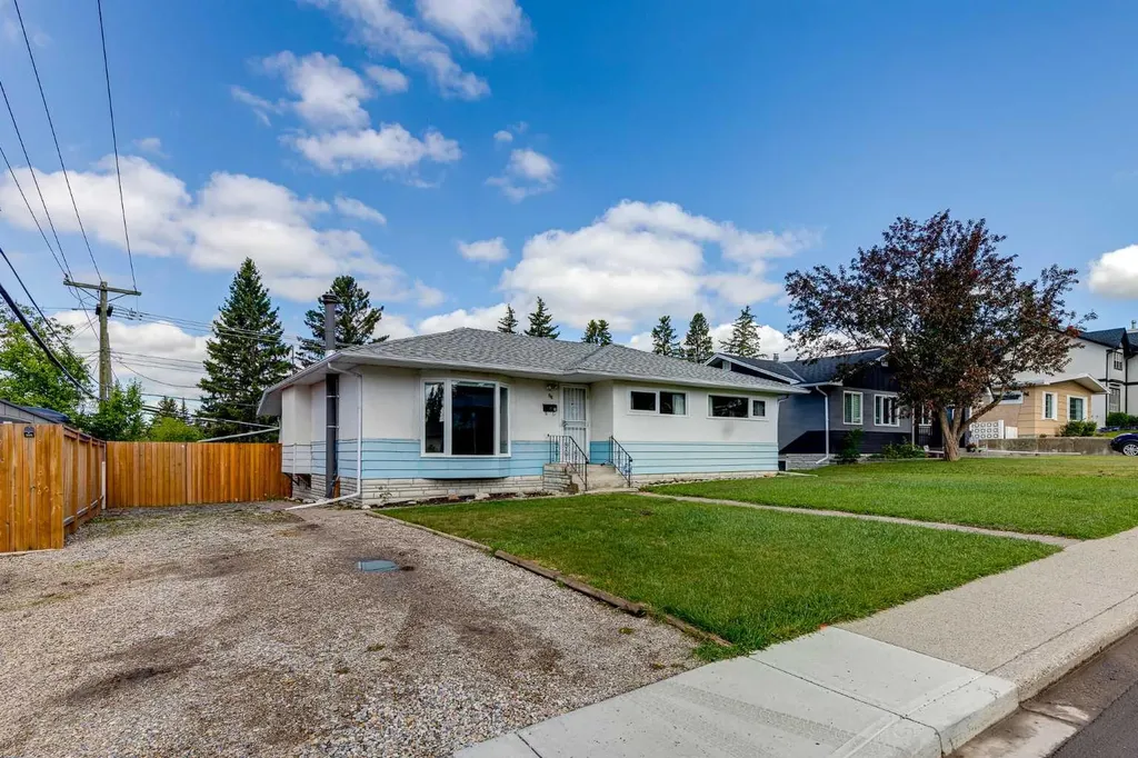 47 Clarendon Road NW Calgary AB T2L 0P2
