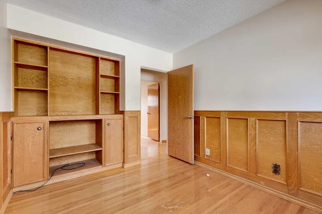 47 Clarendon Road NW Calgary AB T2L 0P2