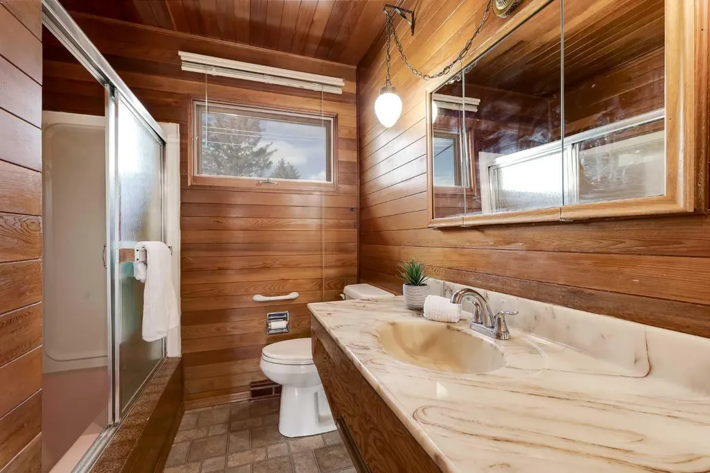 47 Clarendon Road NW Calgary AB T2L 0P2
