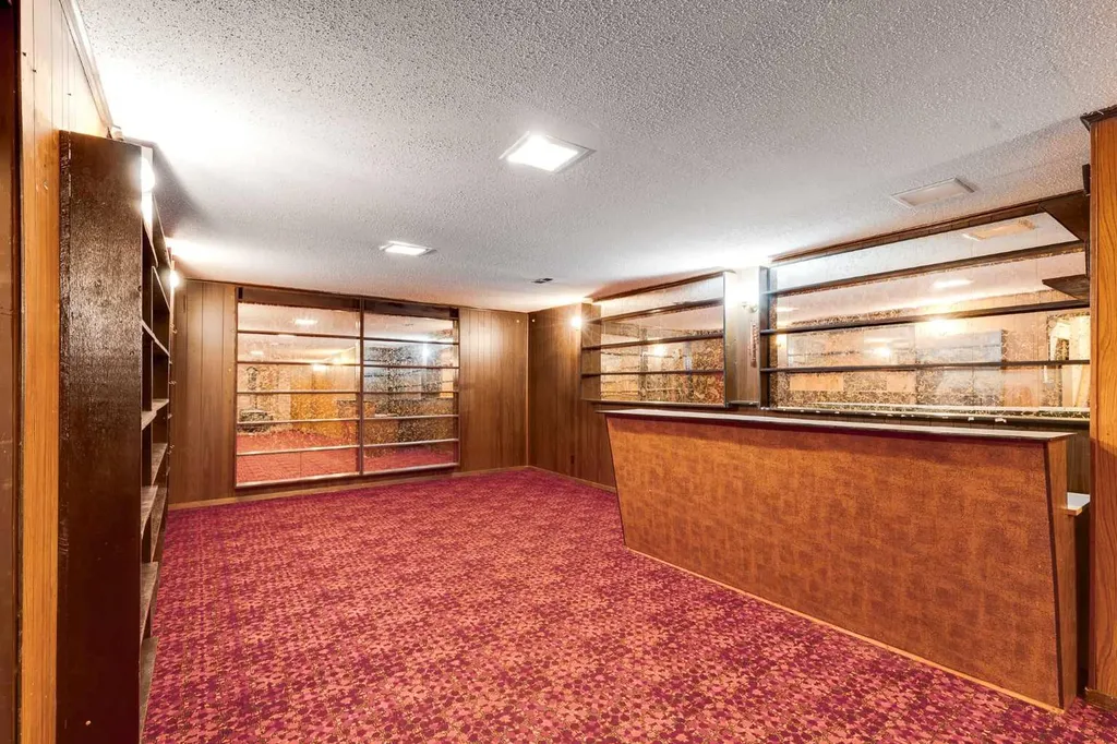 47 Clarendon Road NW Calgary AB T2L 0P2