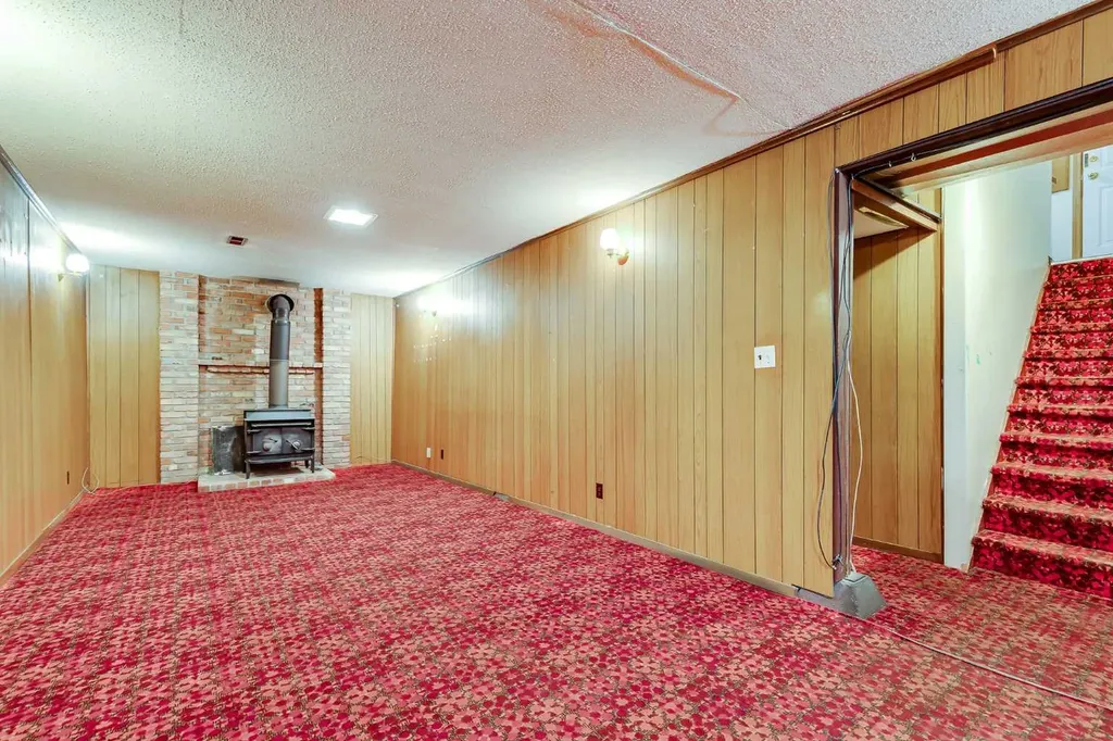 47 Clarendon Road NW Calgary AB T2L 0P2