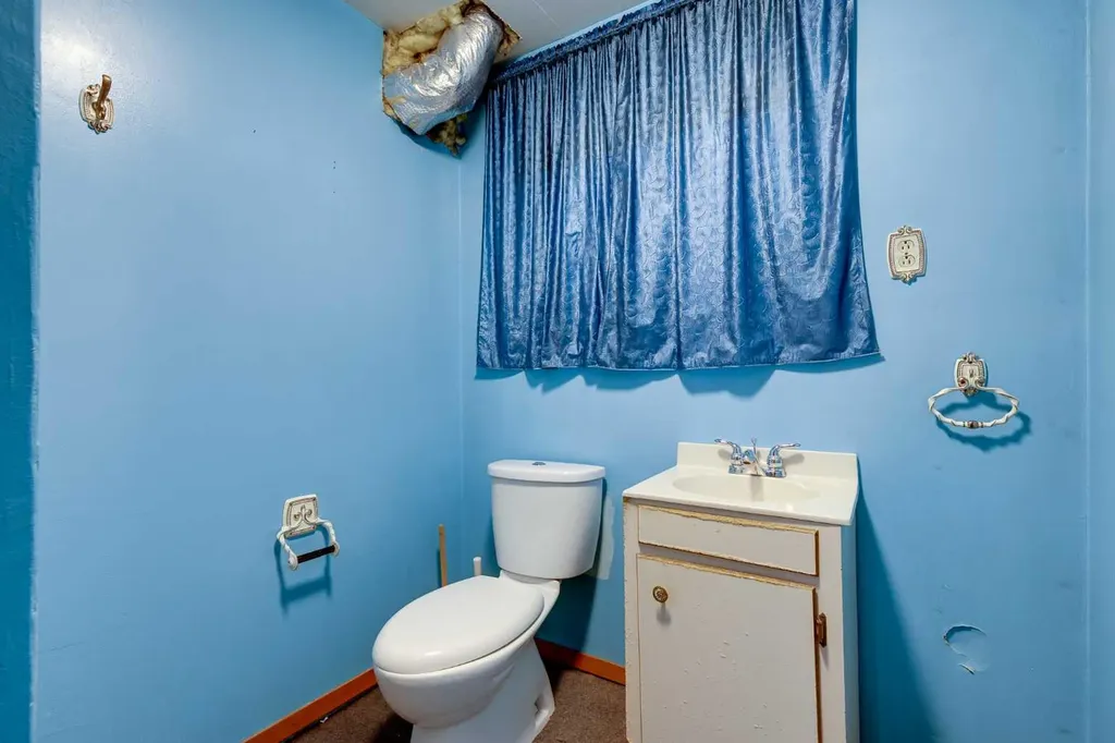 47 Clarendon Road NW Calgary AB T2L 0P2
