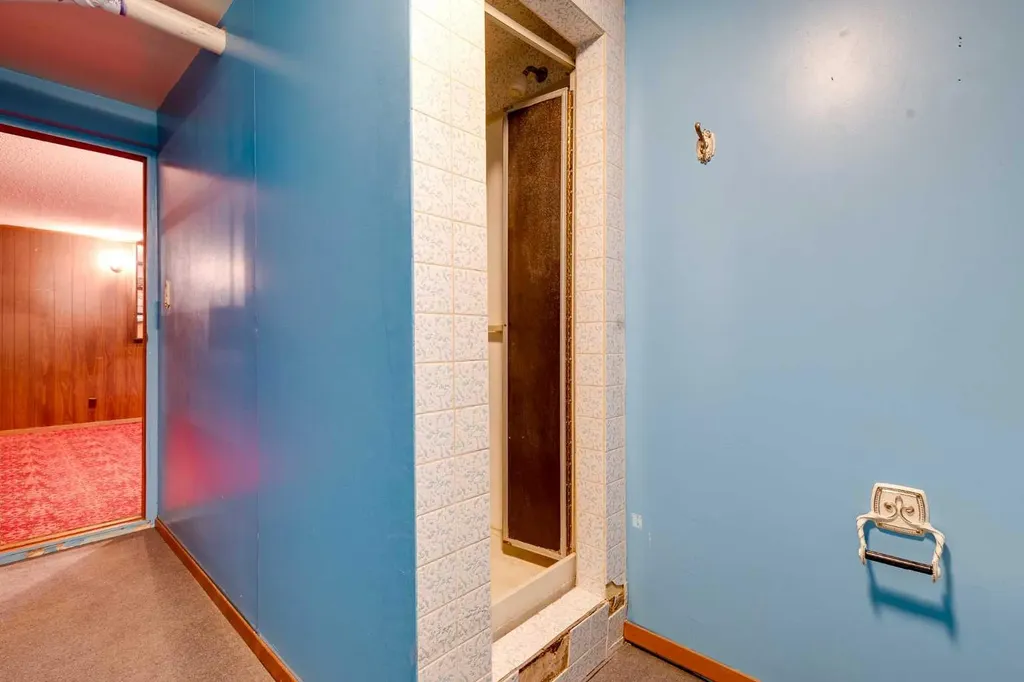 47 Clarendon Road NW Calgary AB T2L 0P2