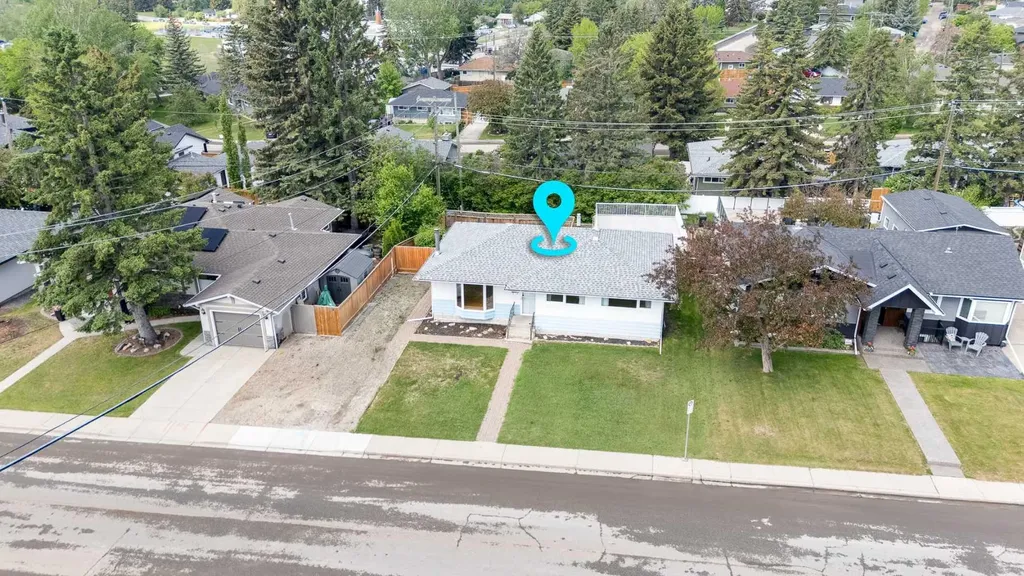47 Clarendon Road NW Calgary AB T2L 0P2