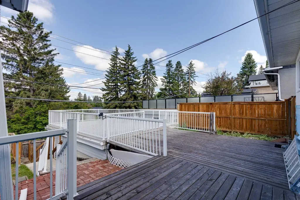 47 Clarendon Road NW Calgary AB T2L 0P2