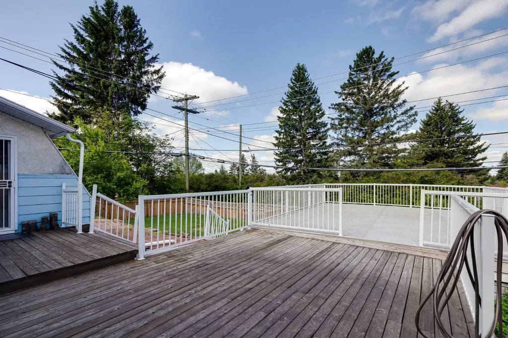 47 Clarendon Road NW Calgary AB T2L 0P2