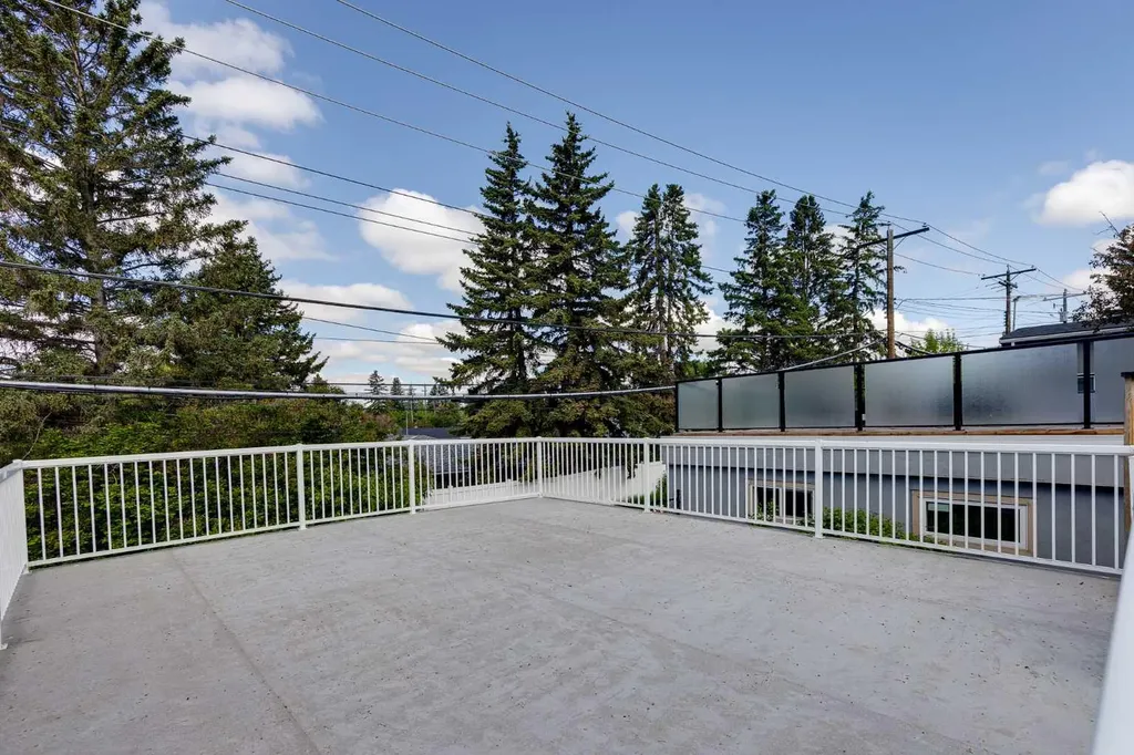47 Clarendon Road NW Calgary AB T2L 0P2