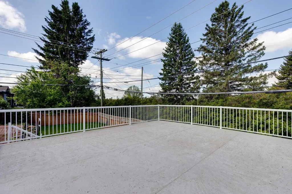 47 Clarendon Road NW Calgary AB T2L 0P2
