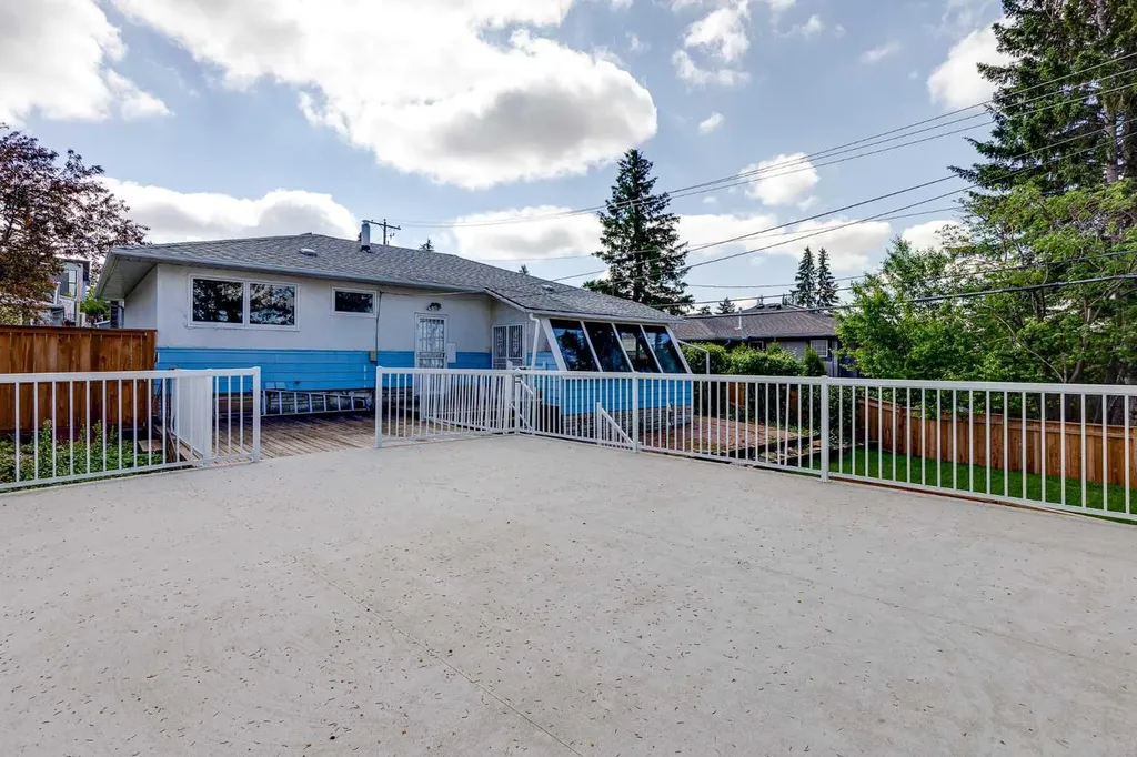 47 Clarendon Road NW Calgary AB T2L 0P2