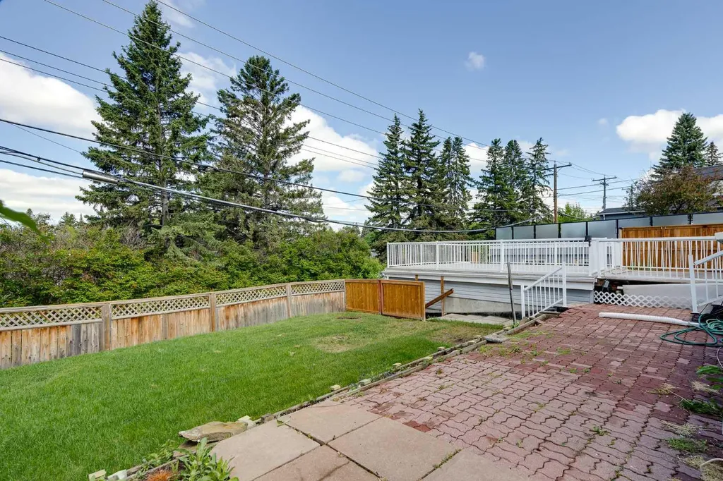 47 Clarendon Road NW Calgary AB T2L 0P2