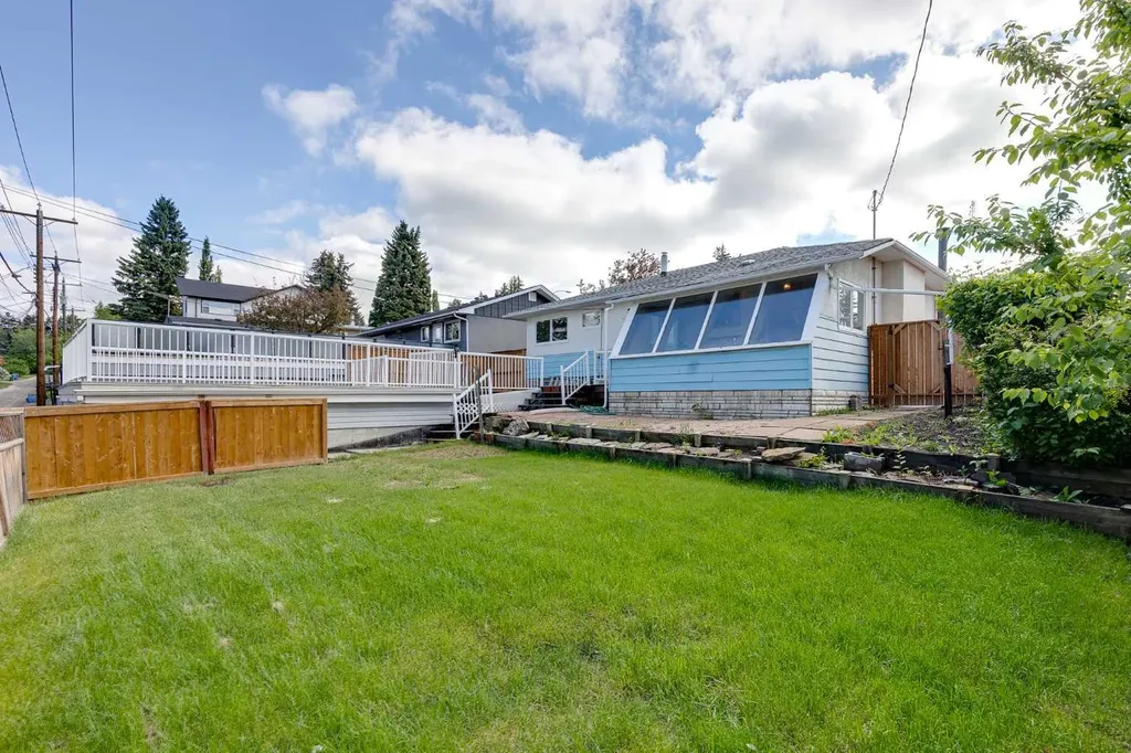 47 Clarendon Road NW Calgary AB T2L 0P2