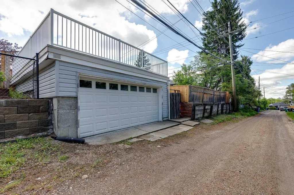 47 Clarendon Road NW Calgary AB T2L 0P2