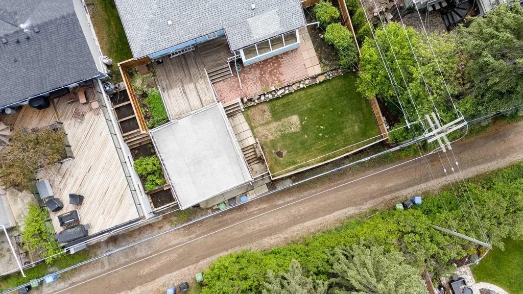 47 Clarendon Road NW Calgary AB T2L 0P2