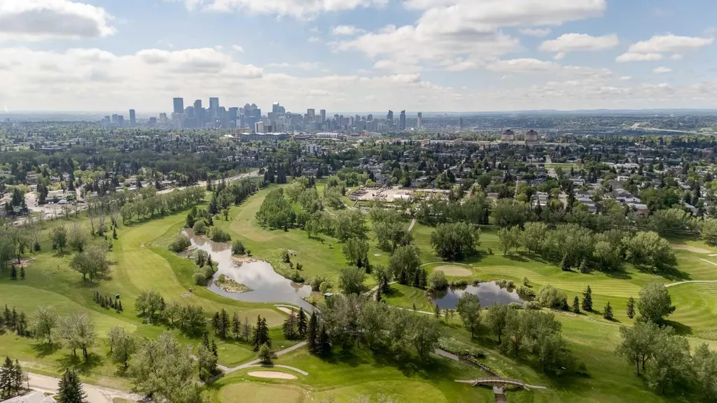 47 Clarendon Road NW Calgary AB T2L 0P2