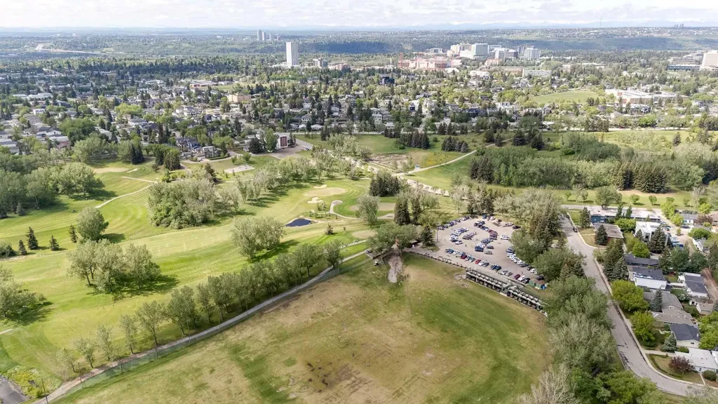 47 Clarendon Road NW Calgary AB T2L 0P2