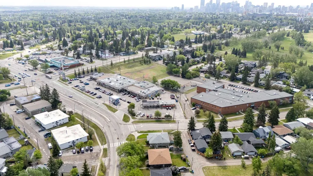 47 Clarendon Road NW Calgary AB T2L 0P2