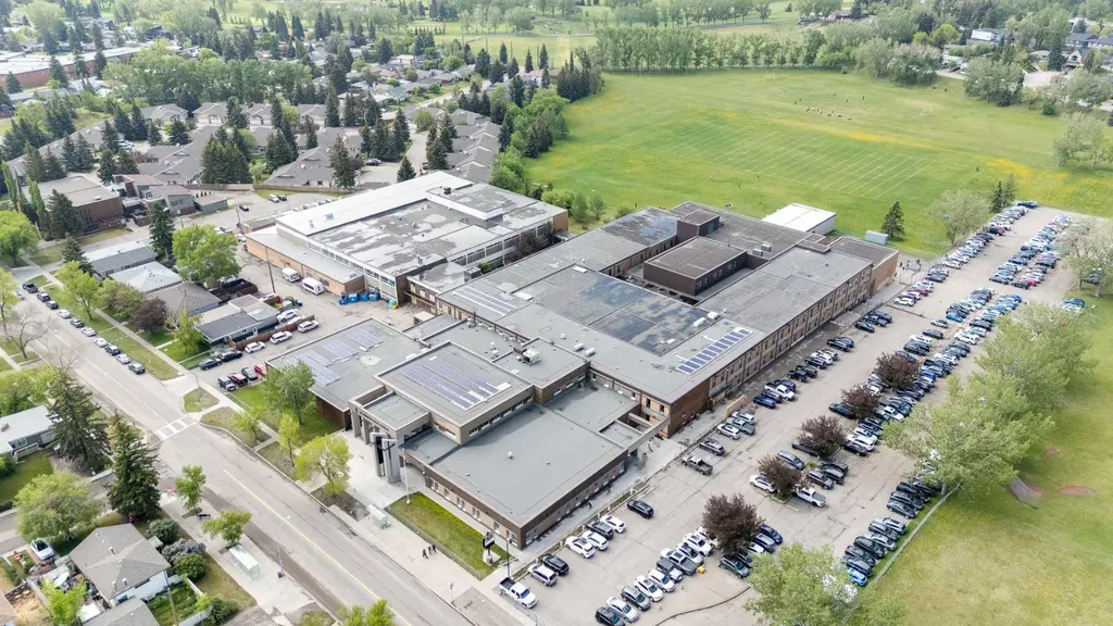 47 Clarendon Road NW Calgary AB T2L 0P2