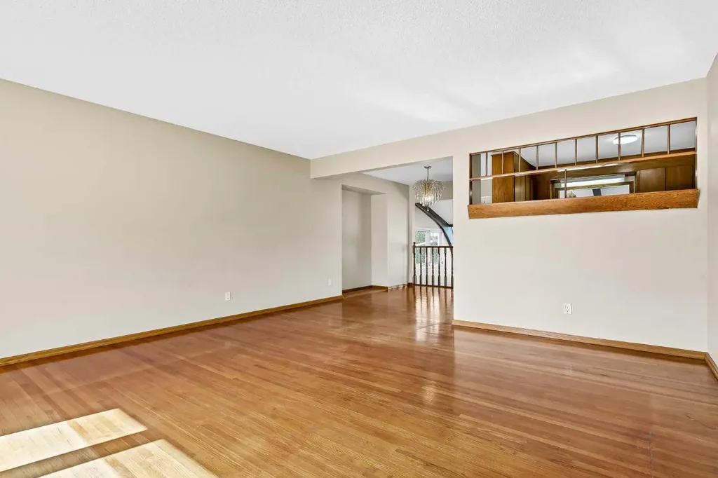 47 Clarendon Road NW Calgary AB T2L 0P2