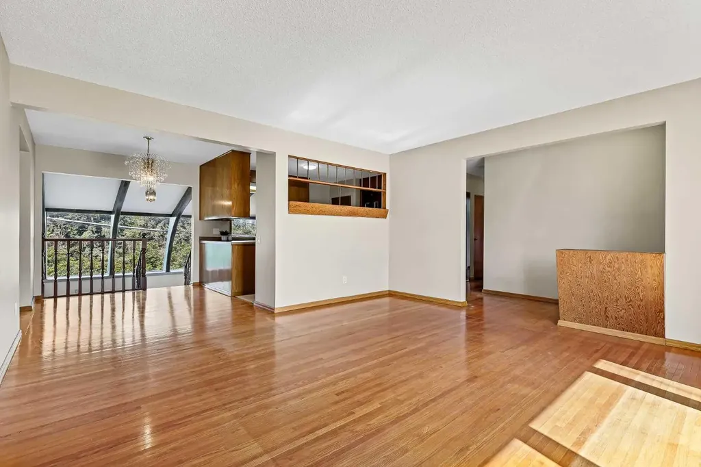 47 Clarendon Road NW Calgary AB T2L 0P2