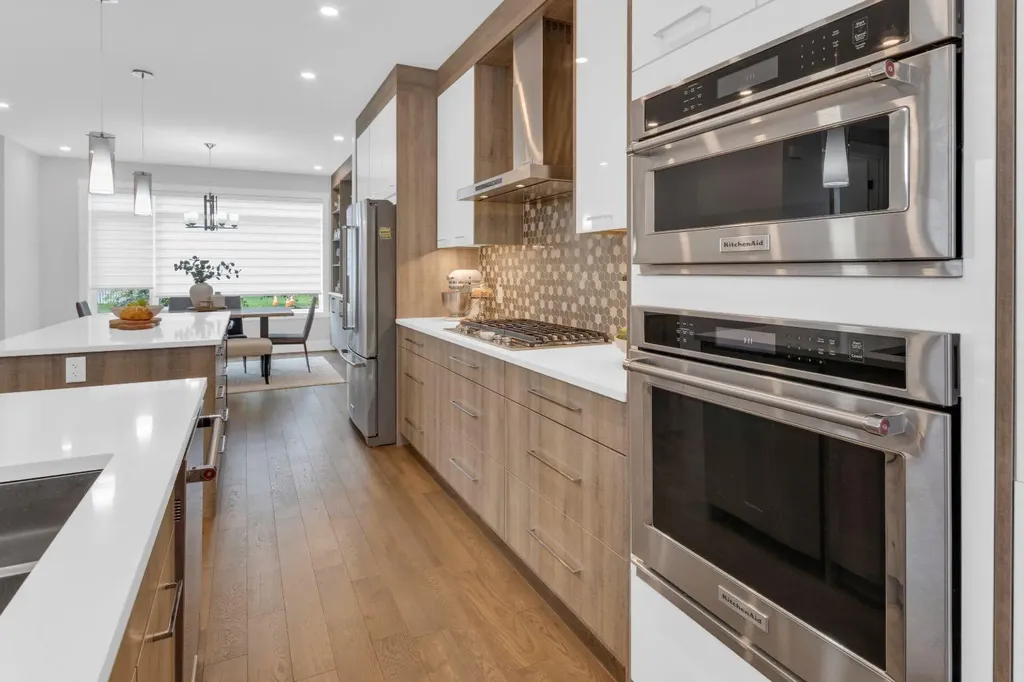 1412 41 Street SW Calgary AB T3C 1X6