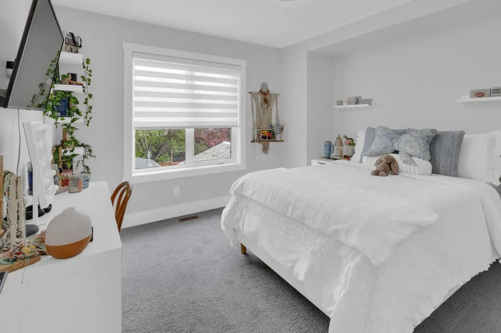 1412 41 Street SW Calgary AB T3C 1X6