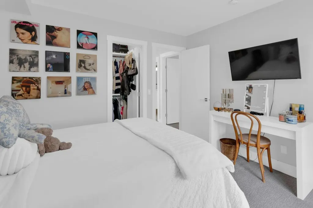 1412 41 Street SW Calgary AB T3C 1X6
