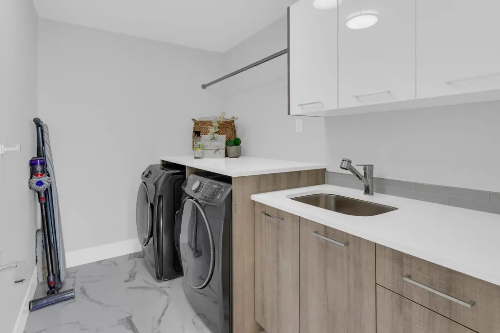 1412 41 Street SW Calgary AB T3C 1X6