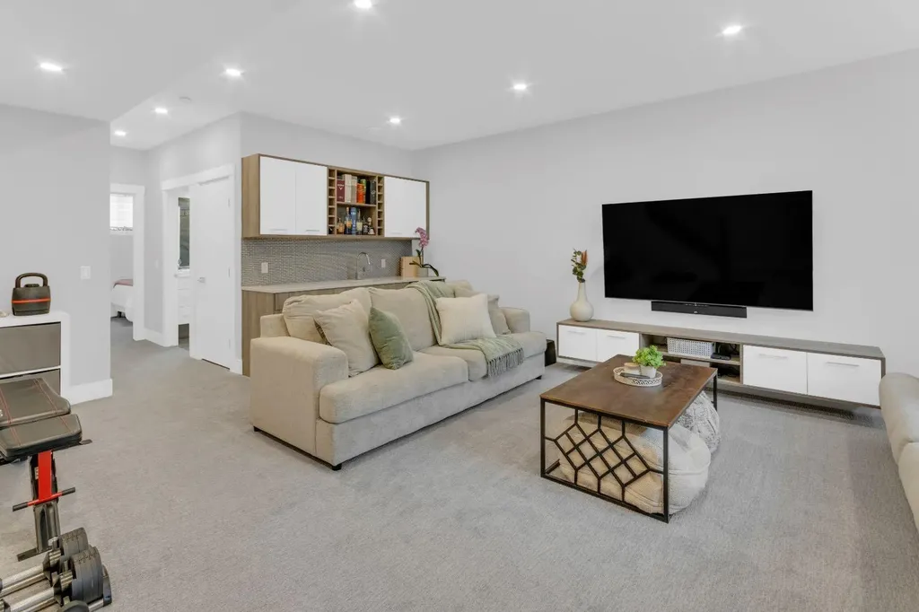 1412 41 Street SW Calgary AB T3C 1X6