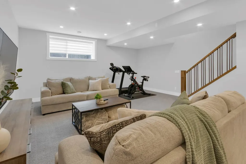 1412 41 Street SW Calgary AB T3C 1X6
