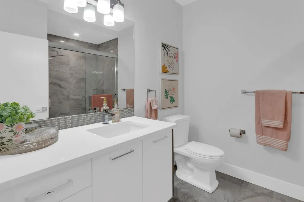 1412 41 Street SW Calgary AB T3C 1X6