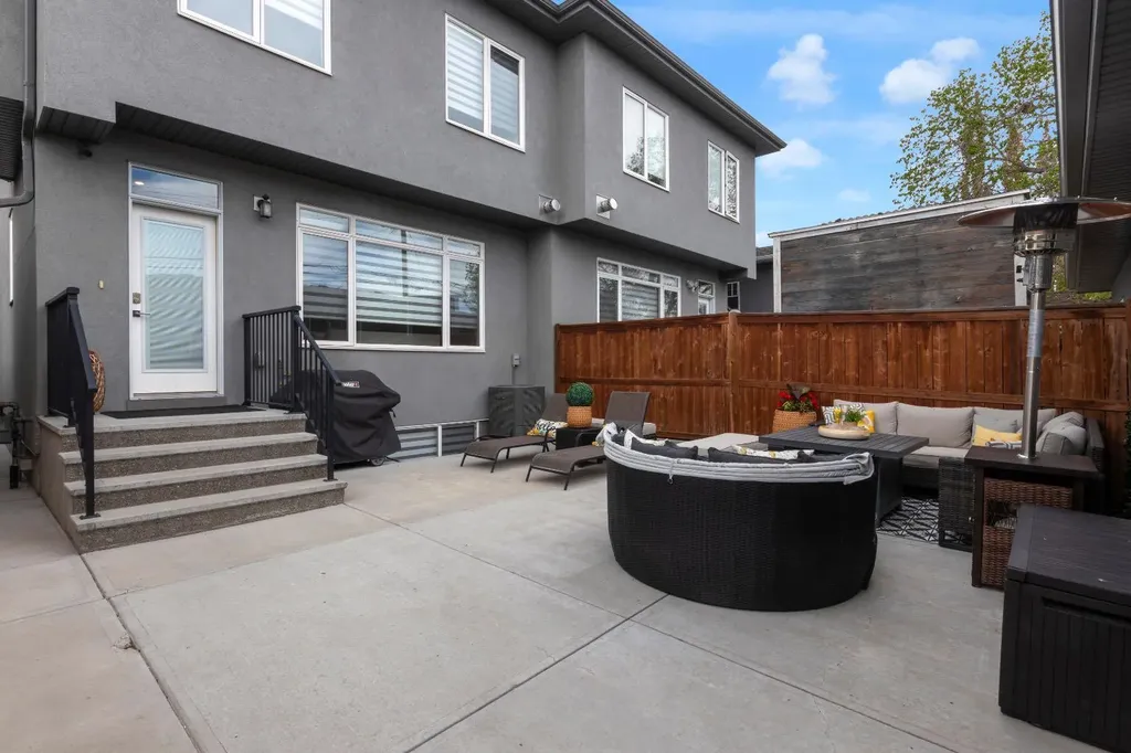 1412 41 Street SW Calgary AB T3C 1X6