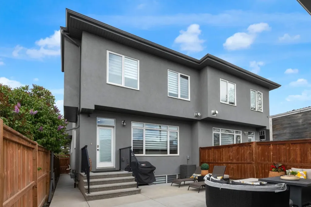 1412 41 Street SW Calgary AB T3C 1X6