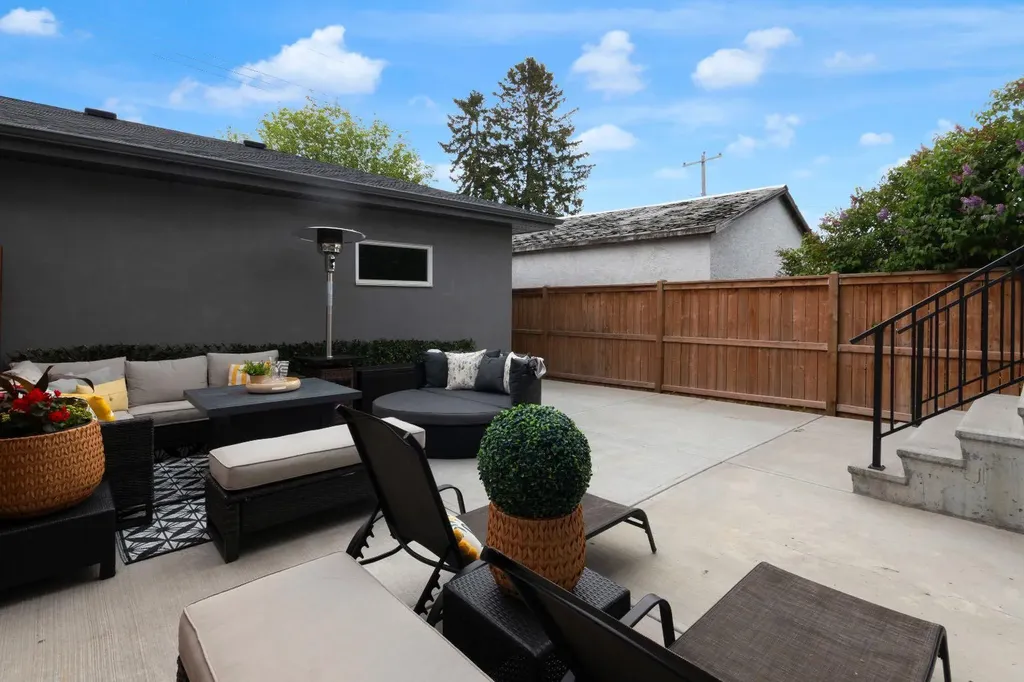 1412 41 Street SW Calgary AB T3C 1X6