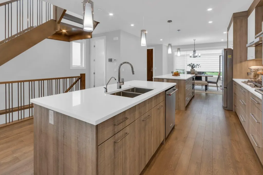 1412 41 Street SW Calgary AB T3C 1X6