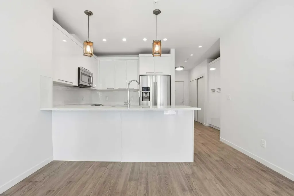 317 22 Avenue SW Calgary AB T2H3S6